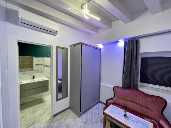 Hayez Rooms : photo 3 de la chambre chambre double avec salle de bains privative