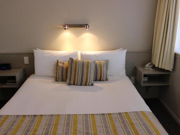 Quality Inn Acapulco Taupo : photo 4 de la chambre studio lit queen-size