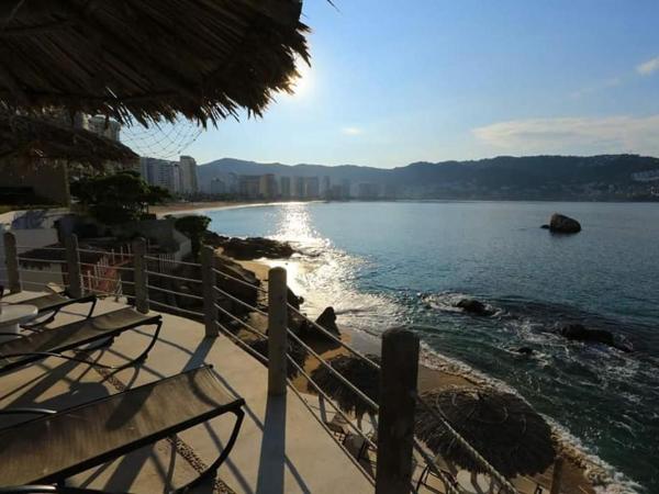 Suites Torres Gemelas VIP : photo 5 de la chambre chambre quadruple - vue sur mer