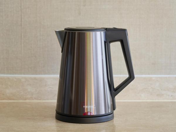 Shangri-La Rasa Ria, Kota Kinabalu : photo 5 de la chambre chambre lit king-size suite junior dans l'aile océan avec vue sur le jardin