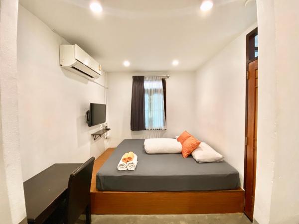 Tiny Taladnoi Hostel : photo 7 de la chambre chambre double avec salle de bains privative