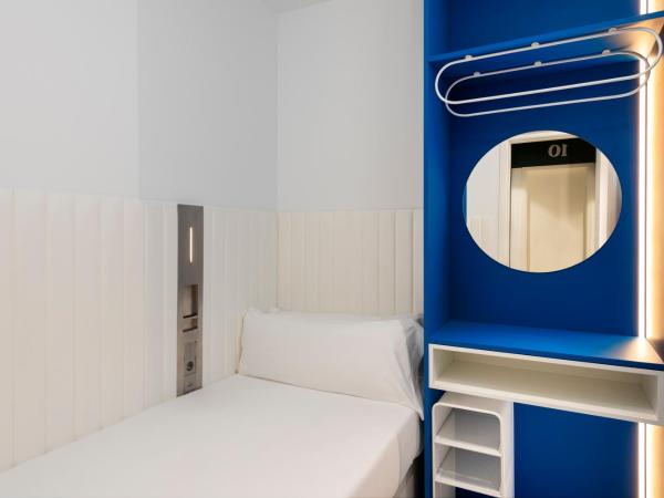 COEO Pod Hostel - Part of COEO Experience : photo 5 de la chambre petite chambre simple avec salle de bains commune