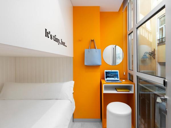 COEO Pod Hostel - Part of COEO Experience : photo 2 de la chambre capsule double avec fenêtre - niveau inférieur