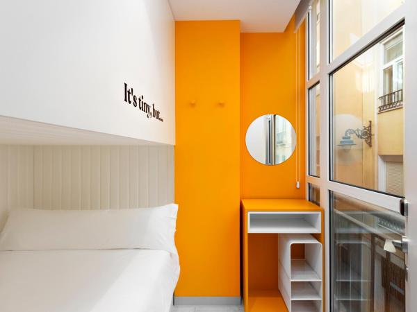 COEO Pod Hostel - Part of COEO Experience : photo 8 de la chambre capsule double avec fenêtre - niveau inférieur