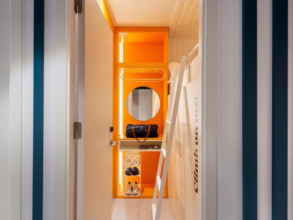COEO Pod Hostel - Part of COEO Experience : photo 2 de la chambre capsule simple niveau supérieur