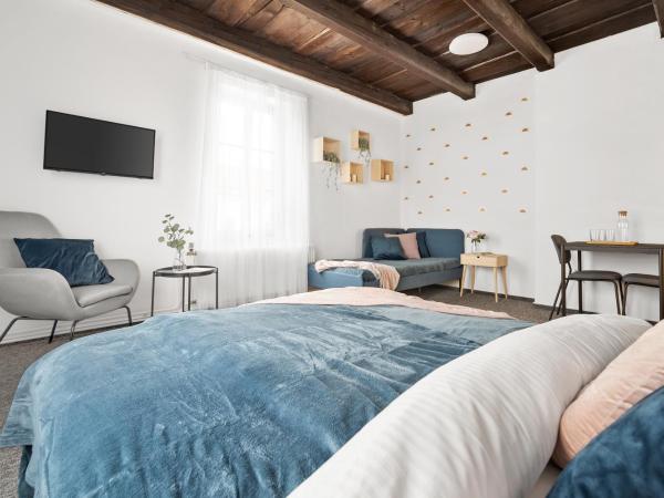 Penzion Village Peace #29 by Goodnite cz - U Libušky : photo 4 de la chambre chambre double avec lit d'appoint