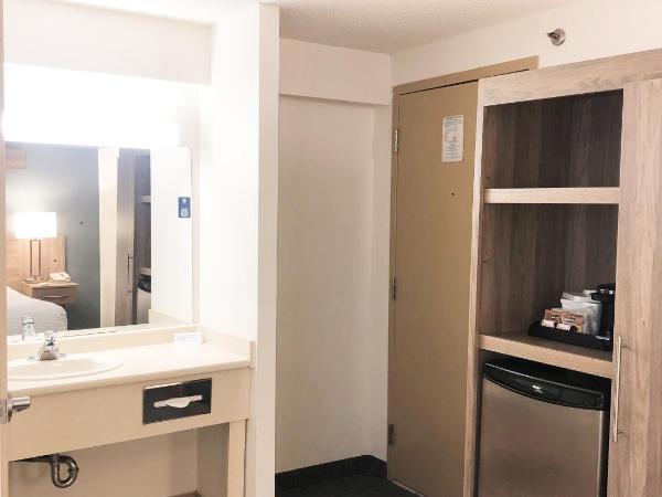 Days by Wyndham Niagara Falls Centre St. By the Falls : photo 6 de la chambre chambre lit queen-size 