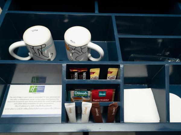 Holiday Inn Resort Vana Nava Hua Hin, an IHG Hotel : photo 3 de la chambre chambre lit king-size - vue sur montagne