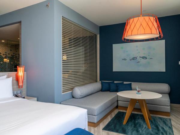 Holiday Inn Resort Vana Nava Hua Hin, an IHG Hotel : photo 4 de la chambre 1 king suite balcony high floor