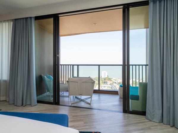 Holiday Inn Resort Vana Nava Hua Hin, an IHG Hotel : photo 5 de la chambre 1 king suite balcony high floor