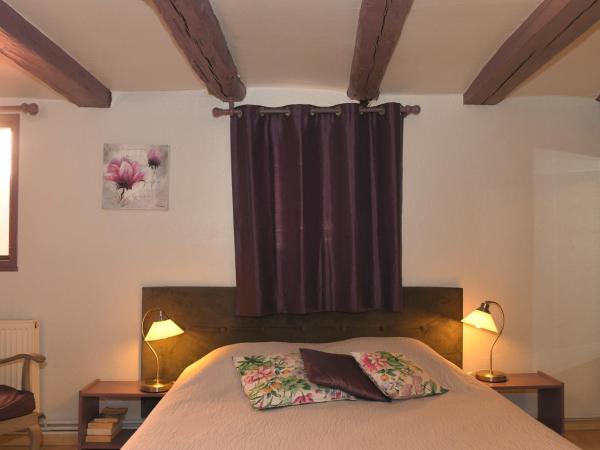 CHEZ CECILE Bed and Breakfast chez le VIGNERON : photo 4 de la chambre studio