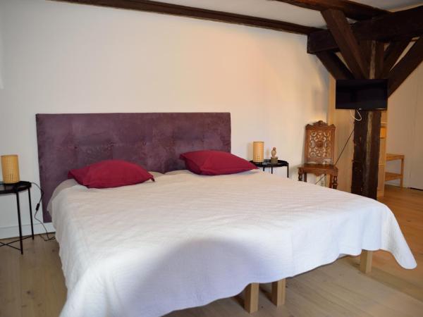 CHEZ CECILE Bed and Breakfast chez le VIGNERON : photo 5 de la chambre chambre double deluxe