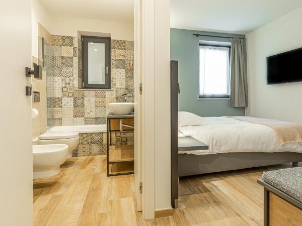 Hotel Mon Émile : photo 2 de la chambre chambre simple avec baignoire