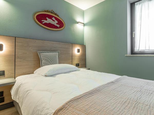 Hotel Mon Émile : photo 1 de la chambre chambre simple avec baignoire