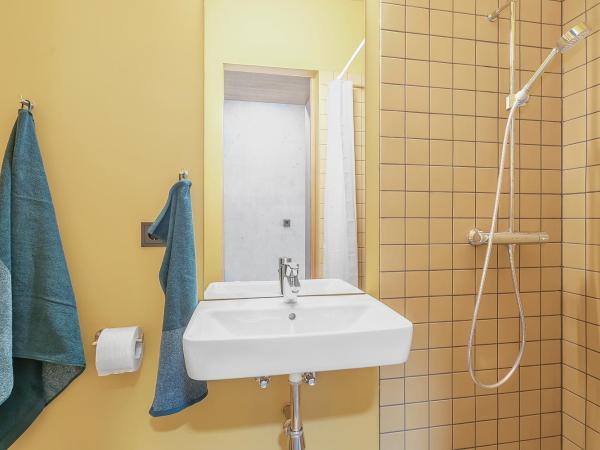 Student Hostel : photo 6 de la chambre chambre lits jumeaux deluxe avec salle de bains privative