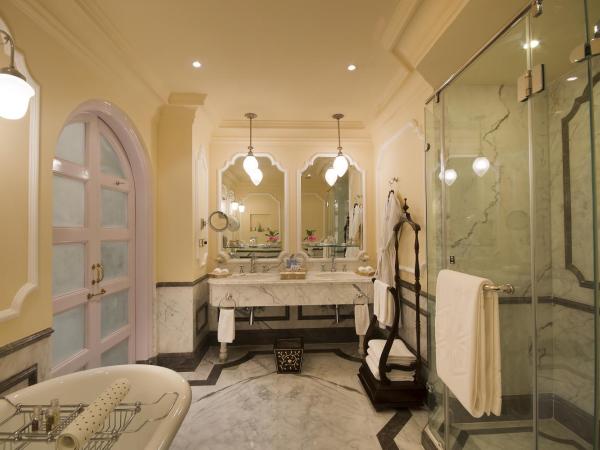 Taj Lake Palace Udaipur : photo 7 de la chambre suite grand royal - vue sur lac