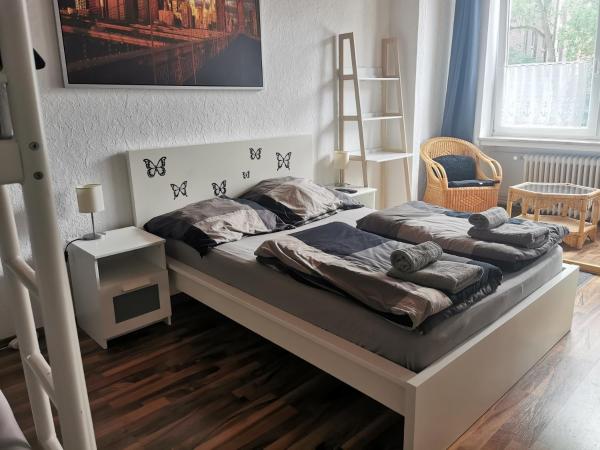 Eva's Hostel - Self Check-In & Only Private Rooms : photo 1 de la chambre chambre familiale