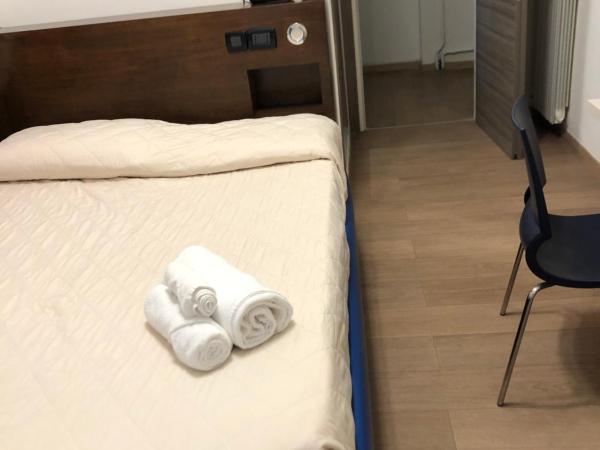 Hotel Cairoli : photo 6 de la chambre chambre double confort