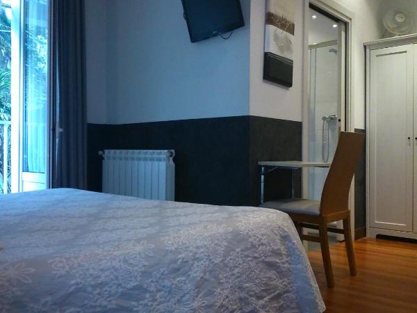 Hostal San Sebastian Centro : photo 5 de la chambre chambre quadruple