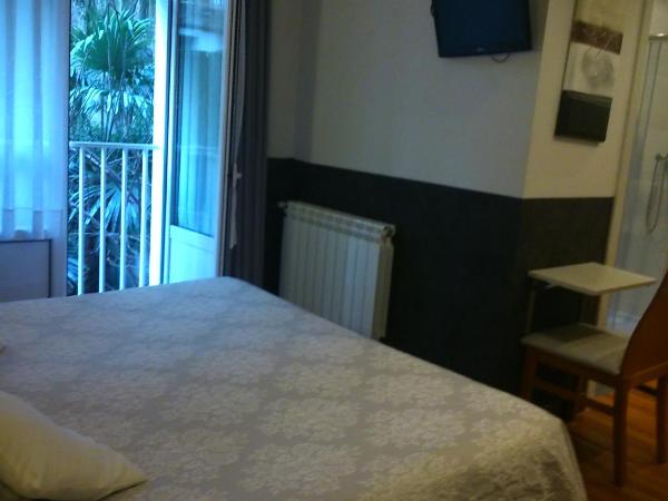 Hostal San Sebastian Centro : photo 2 de la chambre chambre lits jumeaux