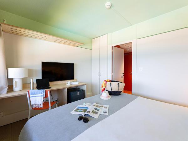 Belambra Clubs Anglet - La Chambre d'Amour : photo 2 de la chambre appartement - vue sur mer