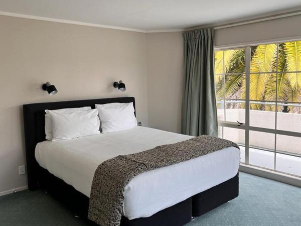 Silver Fern Rotorua Suites & Spa : photo 6 de la chambre suite familiale avec balcon