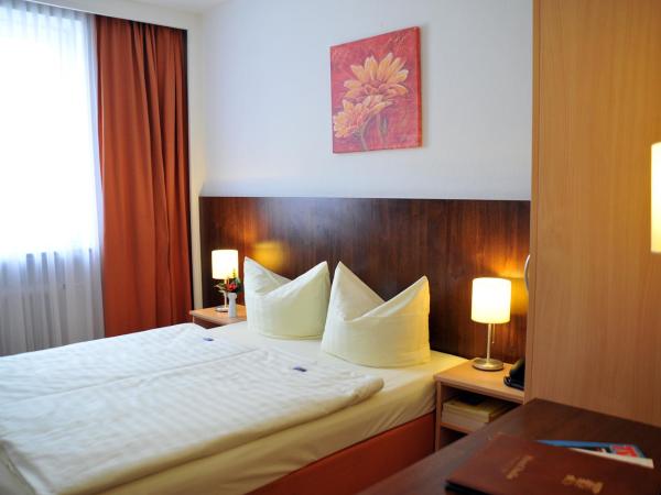Hotel Italia : photo 2 de la chambre chambre double avec lit queen-size