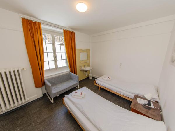 Zentrum Haus Davos : photo 8 de la chambre chambre double avec salle de bains commune