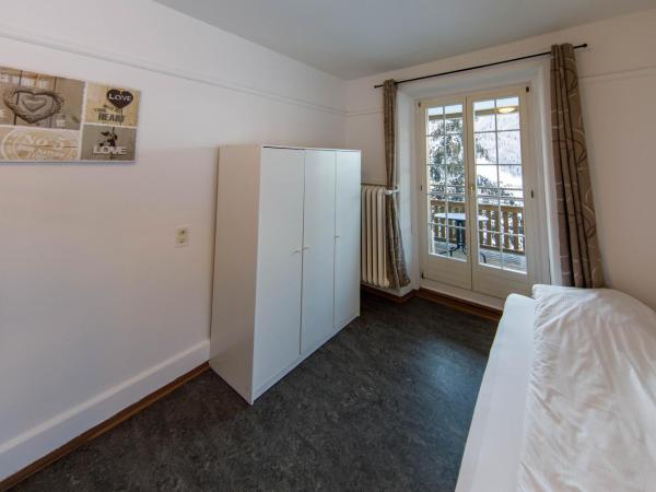Zentrum Haus Davos : photo 4 de la chambre chambre triple avec salle de bains privative