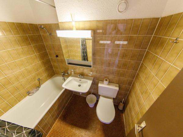 Zentrum Haus Davos : photo 7 de la chambre chambre triple avec salle de bains privative