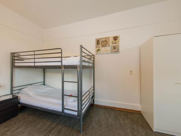 Zentrum Haus Davos : photo 8 de la chambre chambre triple avec salle de bains privative