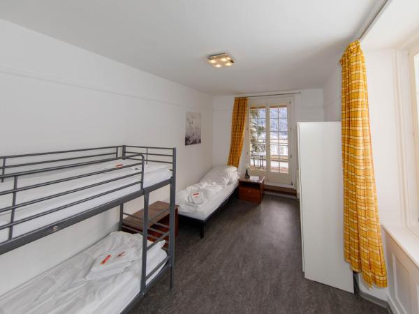 Zentrum Haus Davos : photo 9 de la chambre chambre triple avec salle de bains privative