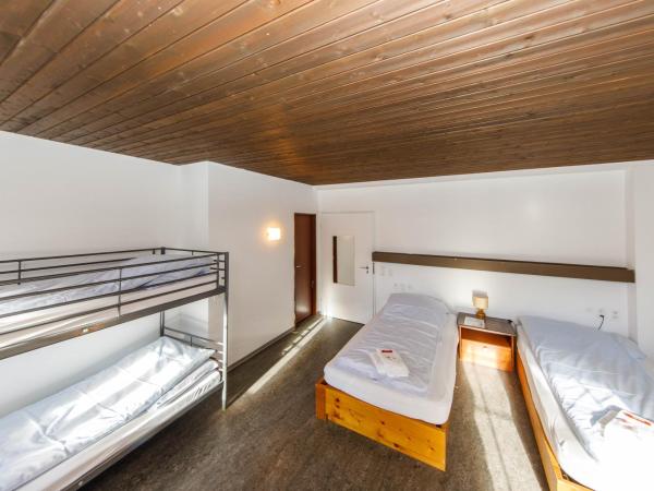 Zentrum Haus Davos : photo 4 de la chambre chambre quadruple avec salle de bains privative
