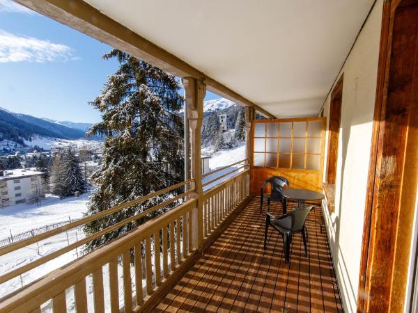 Zentrum Haus Davos : photo 5 de la chambre chambre quadruple avec salle de bains privative