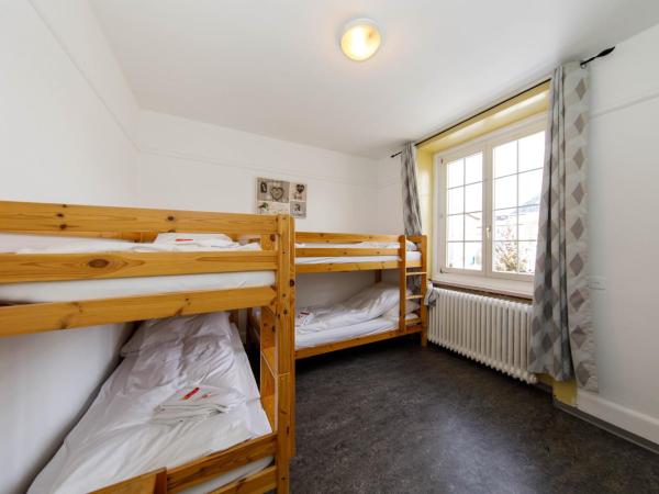 Zentrum Haus Davos : photo 2 de la chambre chambre quadruple avec salle de bains commune