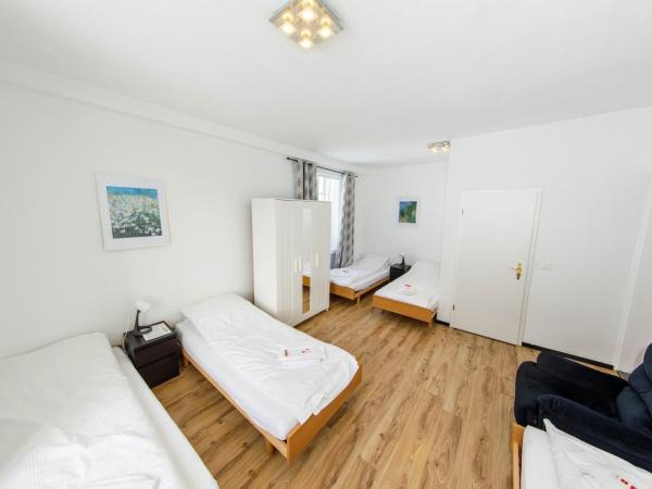 Zentrum Haus Davos : photo 4 de la chambre chambre familiale avec salle de bains