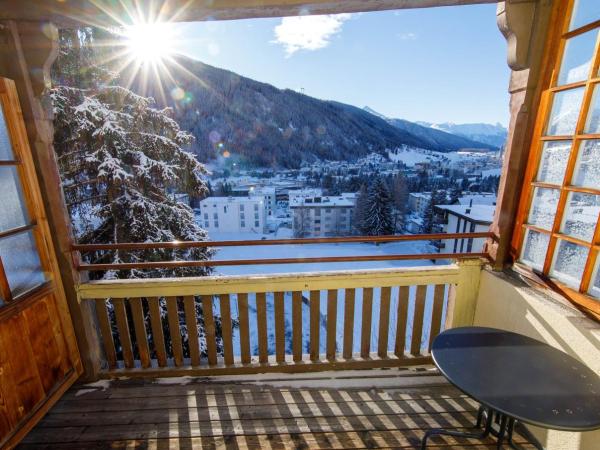 Zentrum Haus Davos : photo 10 de la chambre chambre triple avec salle de bains privative