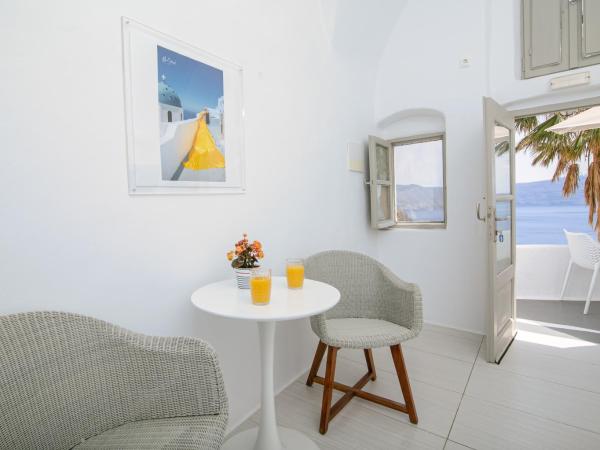 Vogue Suites : photo 9 de la chambre studio troglodyte standard - vue sur mer et caldera