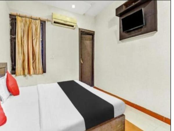 Om Sai Nath Hotel & Restaurant By WB Inn : photo 2 de la chambre chambre double deluxe