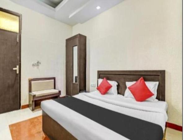 Om Sai Nath Hotel & Restaurant By WB Inn : photo 3 de la chambre chambre double deluxe