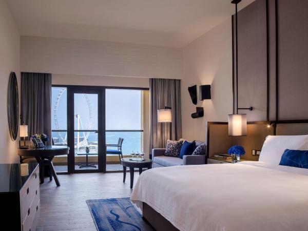 Amwaj Rotana, Jumeirah Beach - Dubai : photo 1 de la chambre chambre lit king-size récemment rénovée avec balcon - vue sur mer 