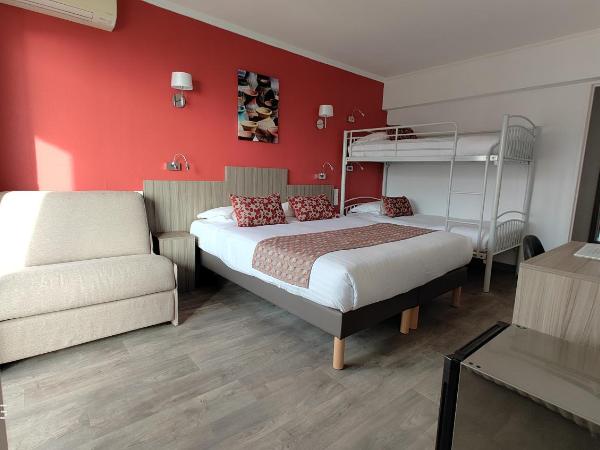 Logis Htel Les Bleuets : photo 4 de la chambre chambre quadruple suprieure - vue sur mer