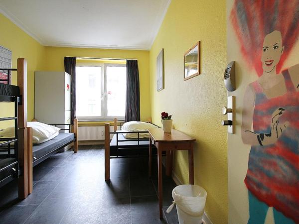 Backpackers Düsseldorf - SELF CHECK-IN : photo 2 de la chambre bed in 4-bed dormitory room (mixed)