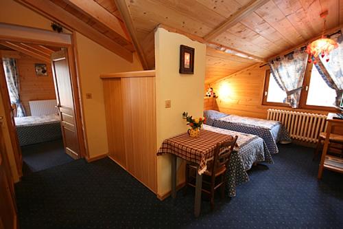 Le Castellan : photo 1 de la chambre chambre quadruple