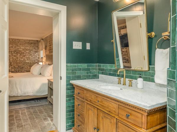 Bellwether House : photo 6 de la chambre chambre lit king-size avec baignoire spa