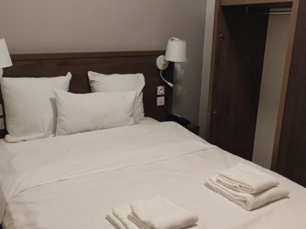 SQUARE HOTEL : photo 7 de la chambre petite chambre simple