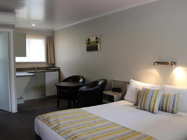 Quality Inn Acapulco Taupo : photo 6 de la chambre studio lit queen-size