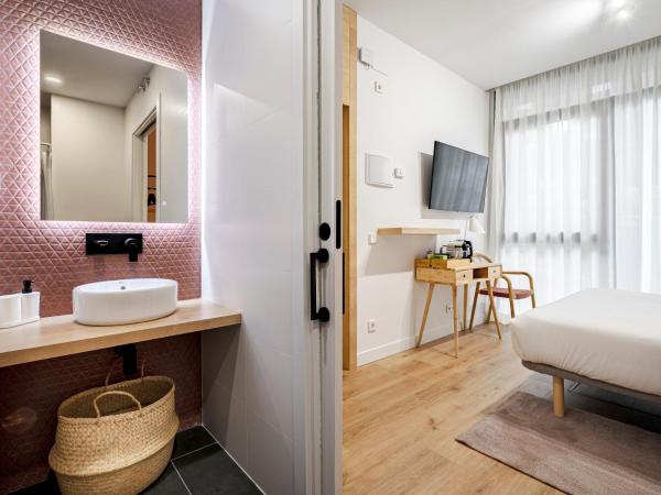 Vallecas Suites by Olala Homes : photo 6 de la chambre chambre double - accessible aux personnes à mobilité réduite 