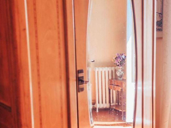 B&B en Provence- Villa Saint Marc : photo 5 de la chambre chambre double - vue sur jardin