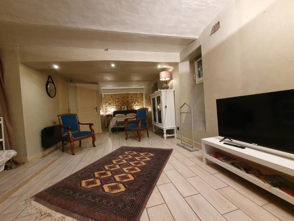 la Villa Mancelle : photo 6 de la chambre chambre triple - vue sur jardin